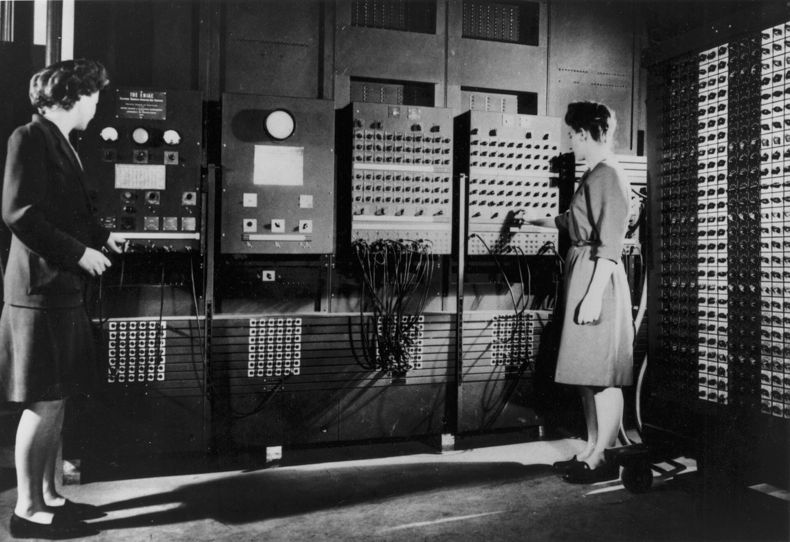 Deux femmes programment l’ENIAC, 1946